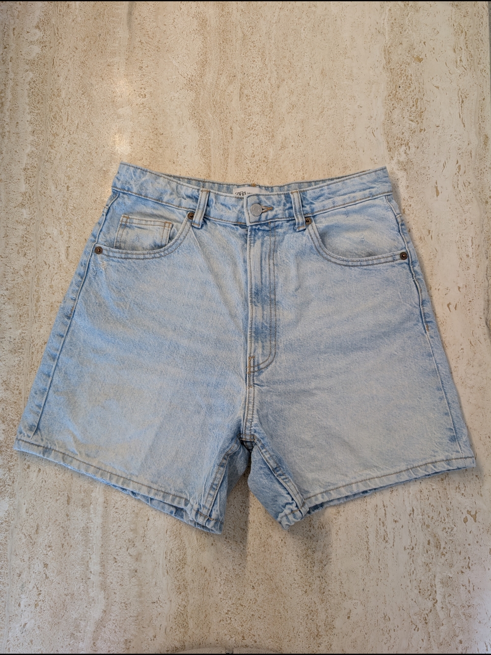 Zara Light Wash Distressed Denim Women's High-Rise Shorts